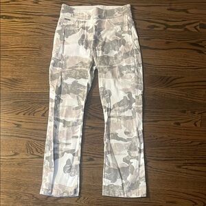 Coco Carmen Camouflage Print Ankle pants - 26.5” inseam
